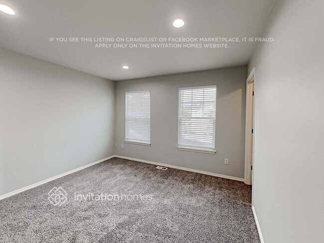 Building Photo - 36036 8th Ave SW