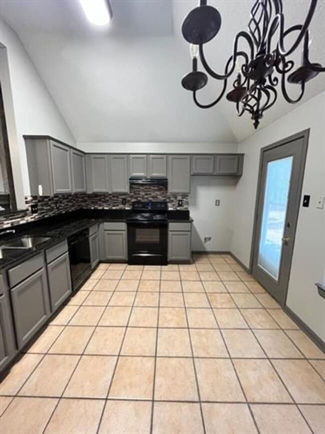 Building Photo - Beautiful 3-Bedroom House in Oakland – Per...