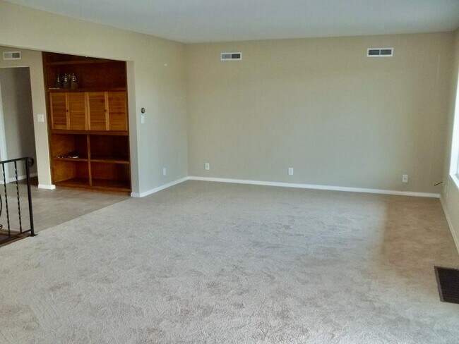 Building Photo - 4 Bedroom 3 bath Home In Rolando Village