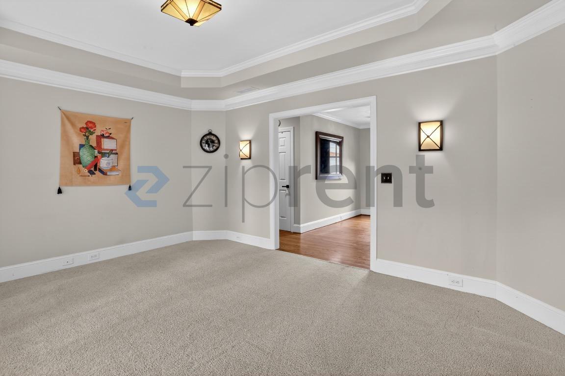 Building Photo - Unit