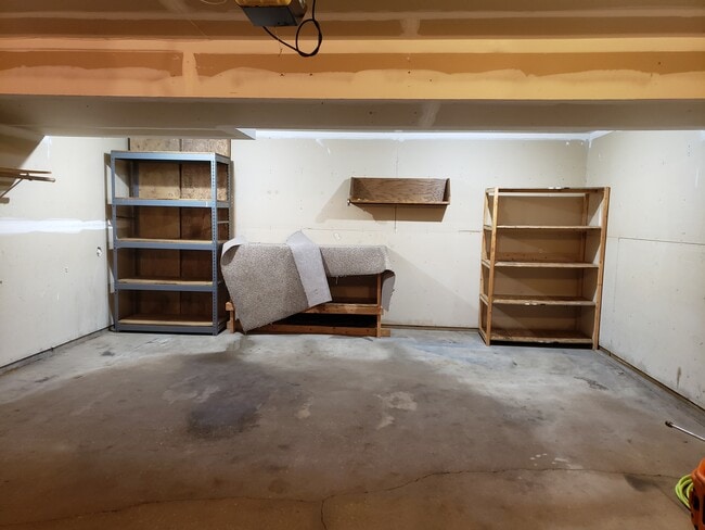 Building Photo - 2511 Thomas Ct