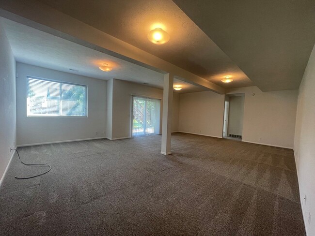 Building Photo - Townhome for Rent in Papillion
