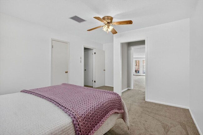 Building Photo - 3210 Cimmaron Ave