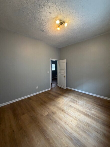 Building Photo - 1417 S 28th St