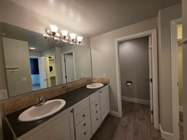 Building Photo - 6009 Pimlico Dr