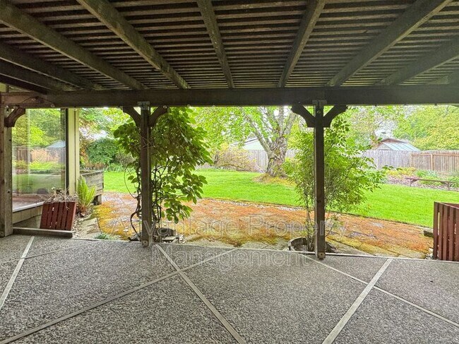 Building Photo - 2350 NW Green Cir