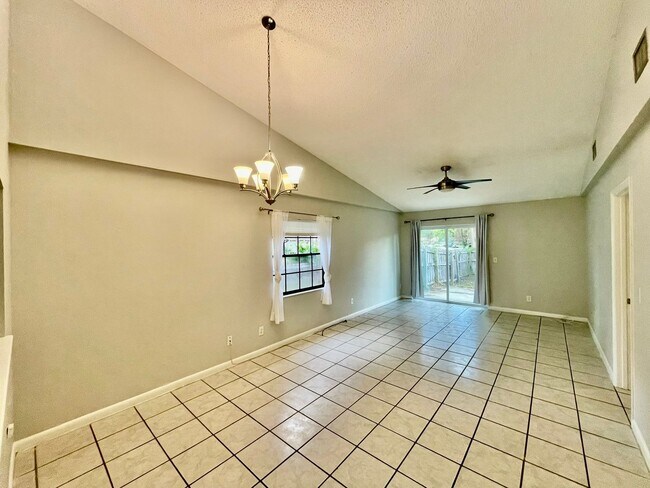 Building Photo - 827 Long Meadow Ct