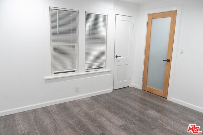Building Photo - 346 Laveta Terrace