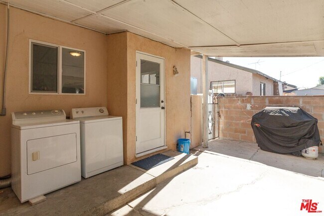 Building Photo - 6659 Amigo Ave