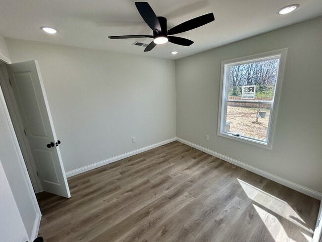 Building Photo - 75 Bluegrass Rd