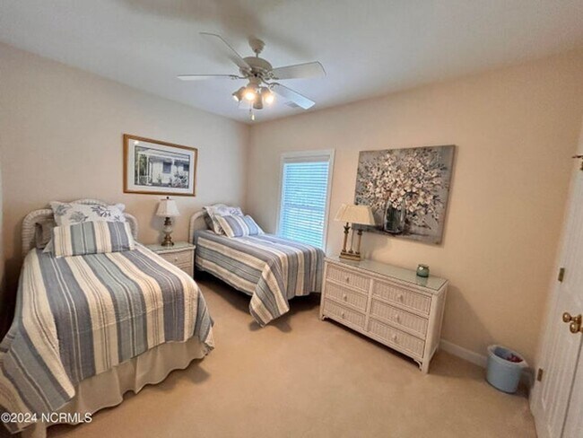 Building Photo - Furnished 3 Bedroom, 2 Bathroom in Sea Tra...
