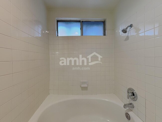 Building Photo - 379 Bradford Dr