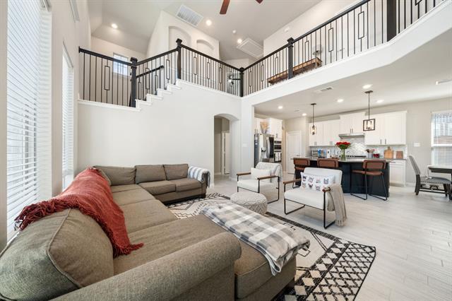 Building Photo - 2093 Almassera Dr