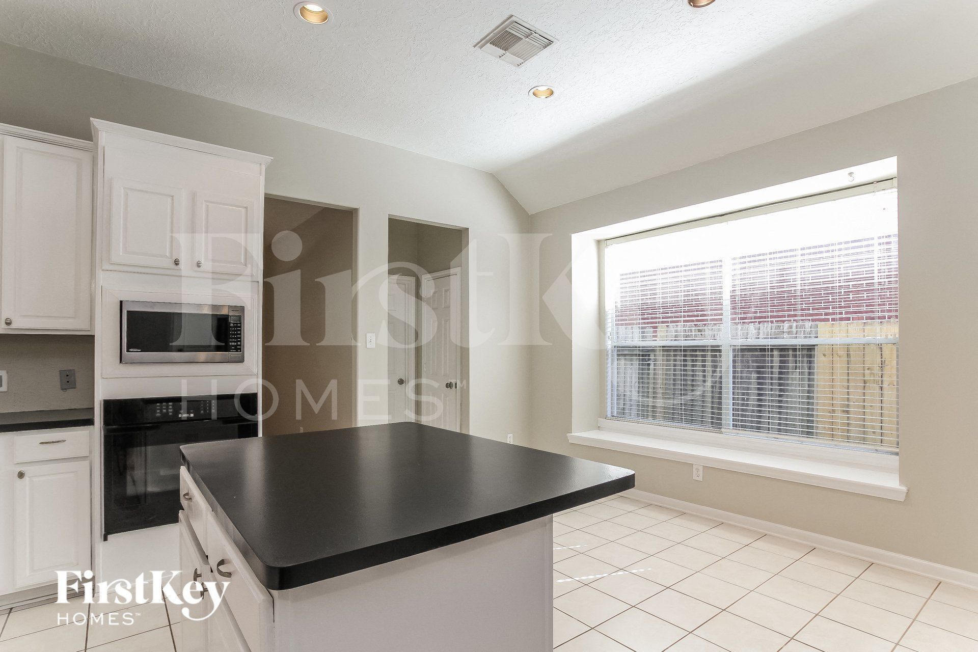 Building Photo - 6319 Upper Lake Dr