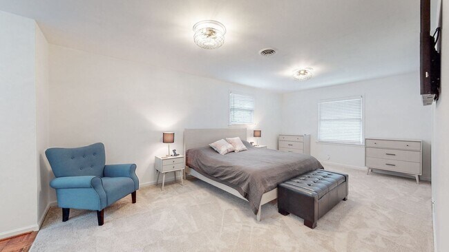 Building Photo - **RENOVATED COLONIAL ON OVER AN ACRE ZONED FOR WILLIAMSON COUNTY BRENTWOOD SCHOOLS**