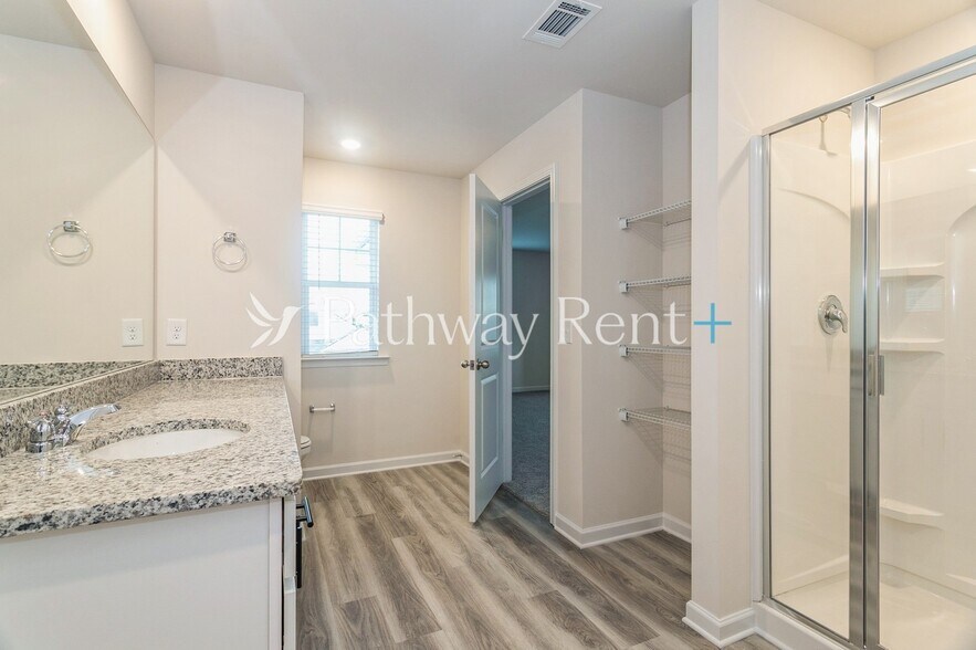 Building Photo - 631 Mackenzie Cv