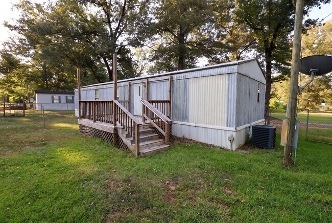 Building Photo - 6626 Moss Rose Dr