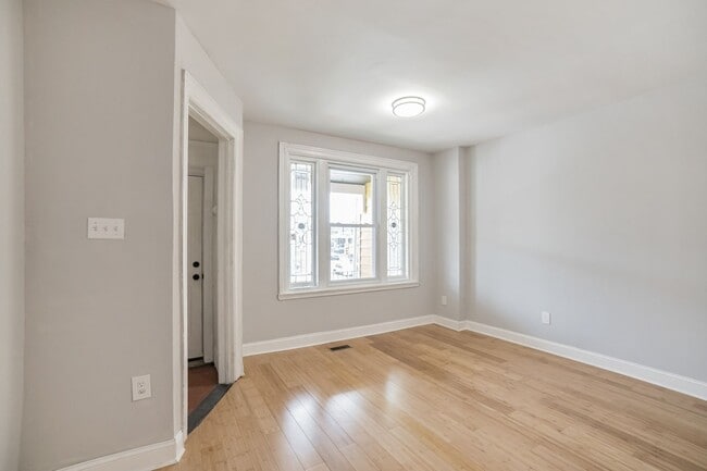 Building Photo - Huge 3 bedroom house for rent