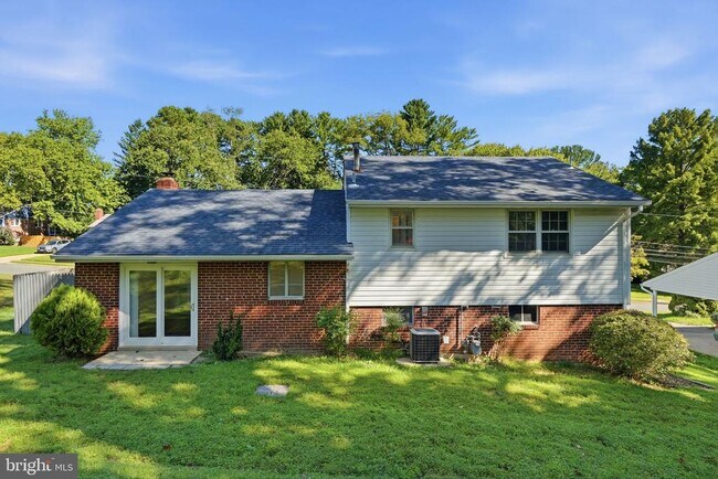 Building Photo - 8009 Gosport Ln