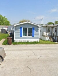 Building Photo - 3600 Sheffield Ave