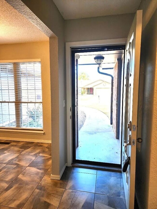 Building Photo - 3 Bed 2 Bath Home-Choctaw Trails Sec I Addition