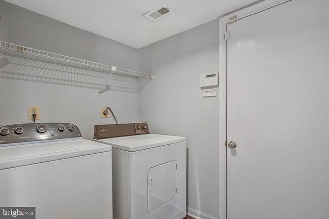 Building Photo - 4325 Lord Fairfax Ct