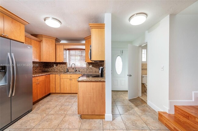 Building Photo - 1345 W 71st St