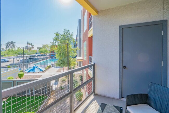 Building Photo - 1890 S Country Club Way