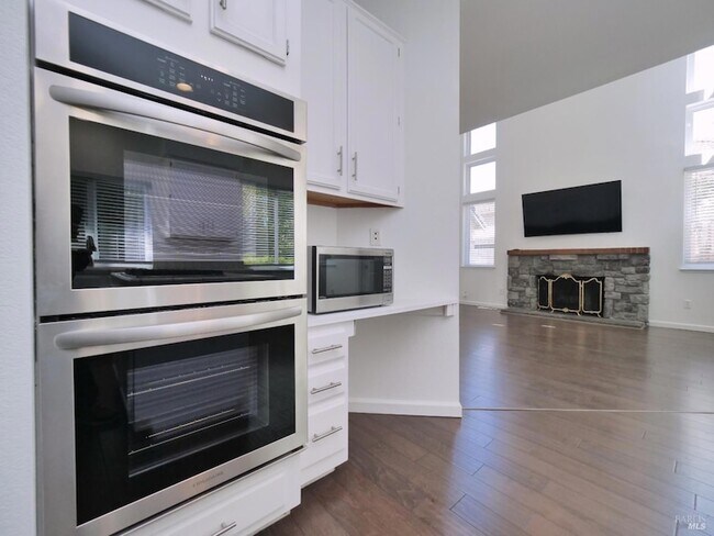 Building Photo - 3500 Crownridge Dr