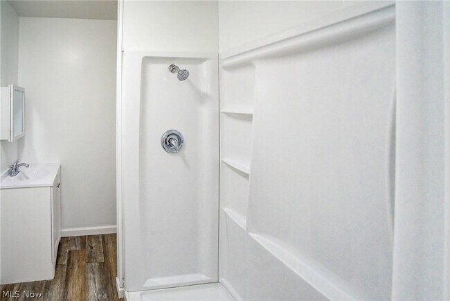 Building Photo - 4312 Kenmore Ave