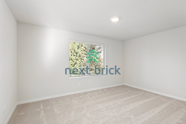 Building Photo - "Spacious 3-Bedroom Luxury Townhouse in Everett with 3 Full Baths"