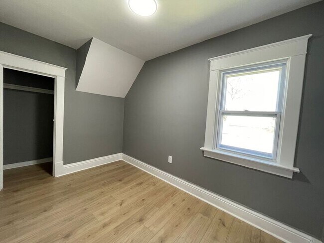 Building Photo - 1519 Vinal St