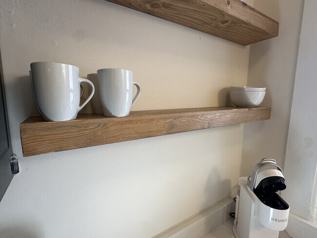 Building Photo - 315 N Pinckney St