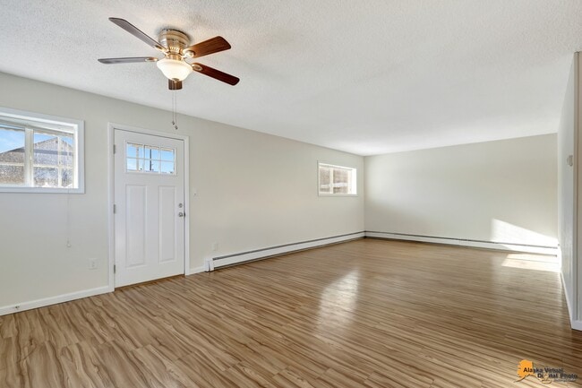 Building Photo - 435 E 10th Ave