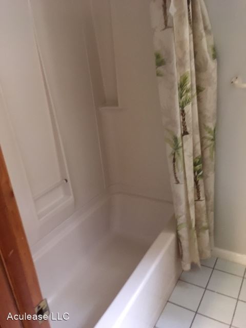 Building Photo - 300 Main St