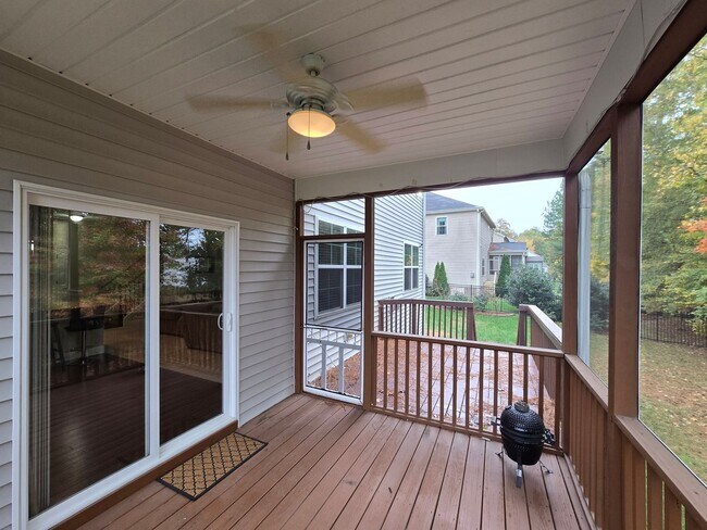 Building Photo - Spacious 4BR + Bonus, 4.5BA Home with 3-Car Garage in Brightleaf at the Park