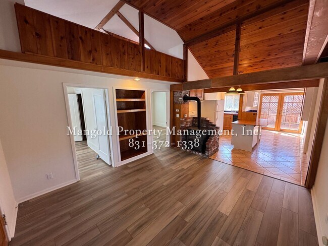 Building Photo - 2-Bedroom PLUS Loft Home Downtown Monterey