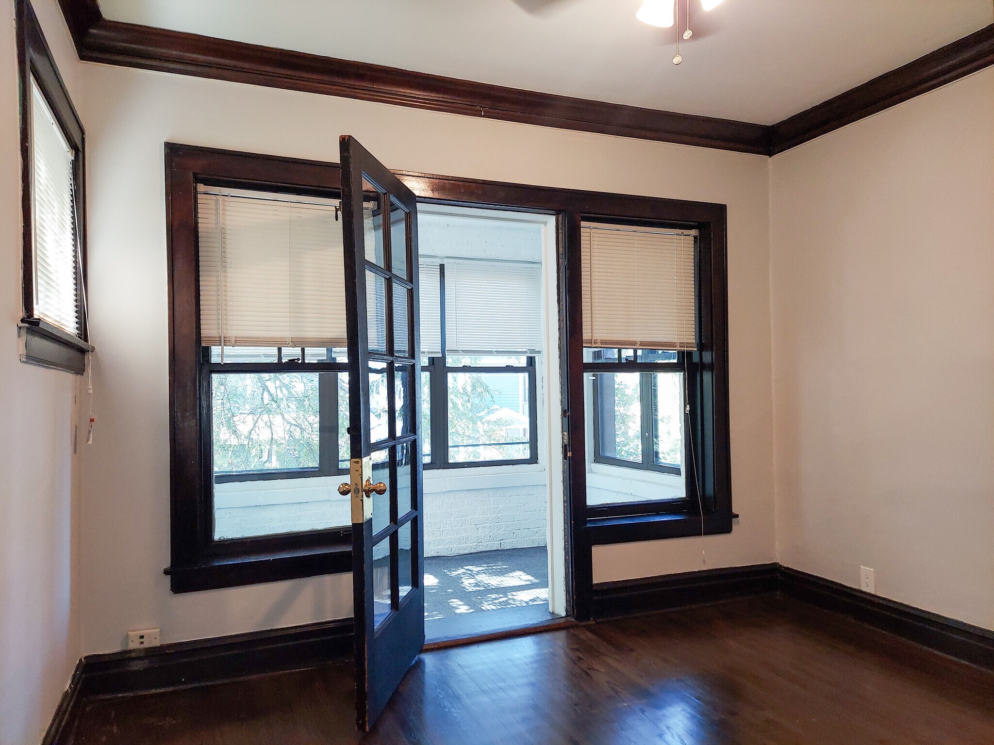 Building Photo - 3823 N Drake Ave