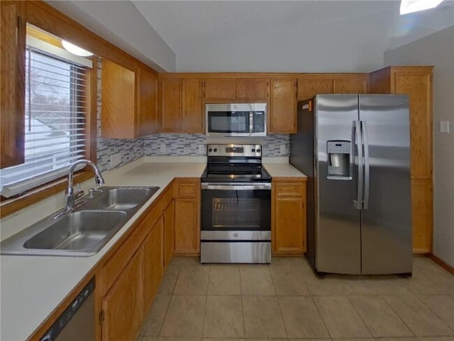 Building Photo - 14885 Crandall Ave.