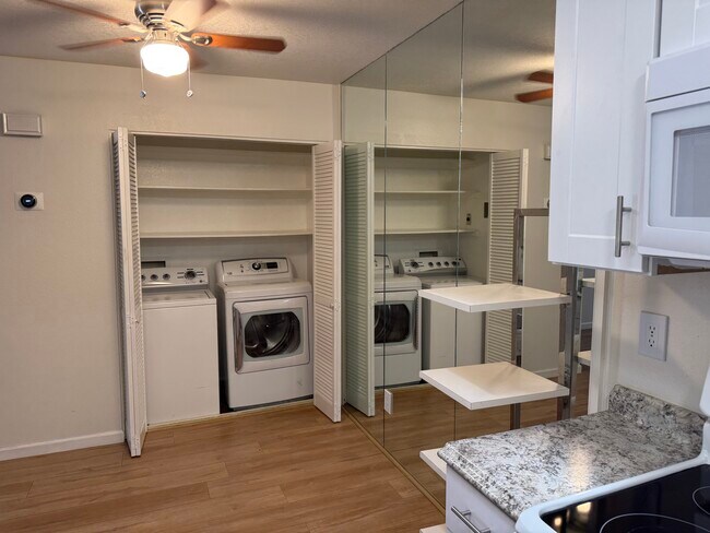 Building Photo - 3095 Shoshone Plz