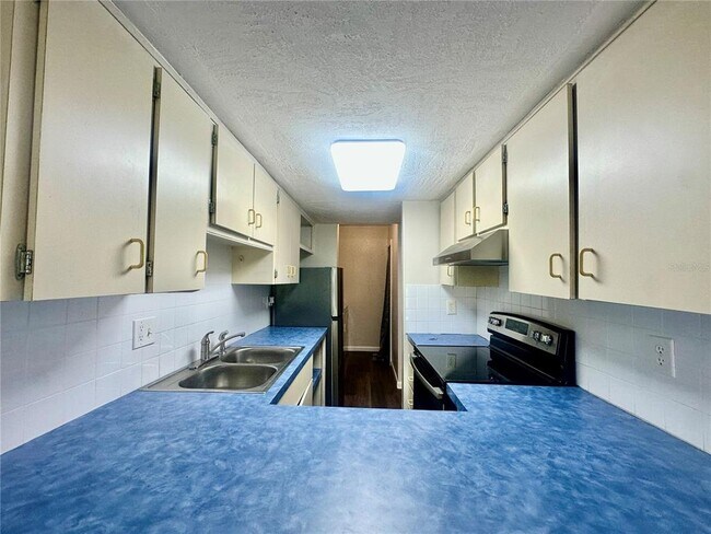 Building Photo - 5850 Cypress Gardens Blvd