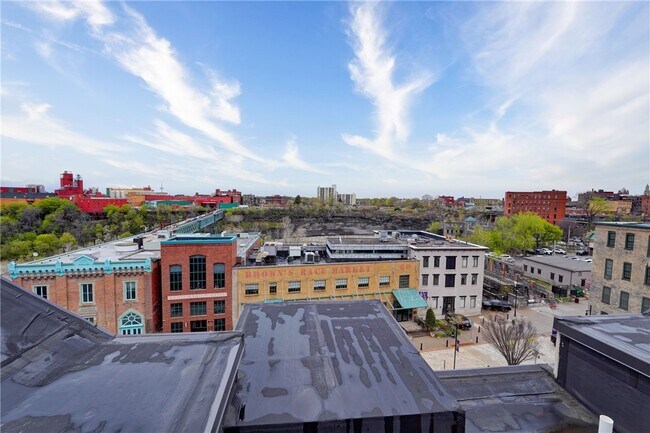 Building Photo - 224 Mill St