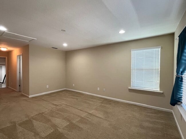 Building Photo - Well Appointed 4/3  Dreamfinders Home