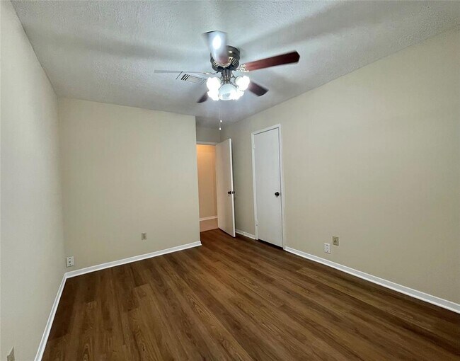 Building Photo - 15307 Pebble Lake Dr