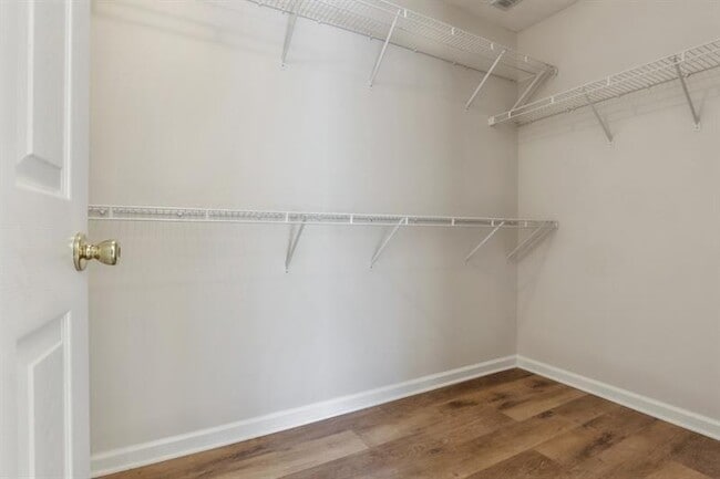 Building Photo - 2295 Winthrope Way Dr