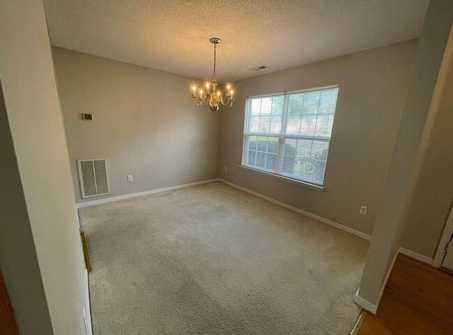 Building Photo - Beautiful two story home in the Ashbrook C...