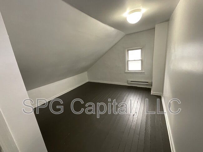 Building Photo - 213 Jefferson Ave