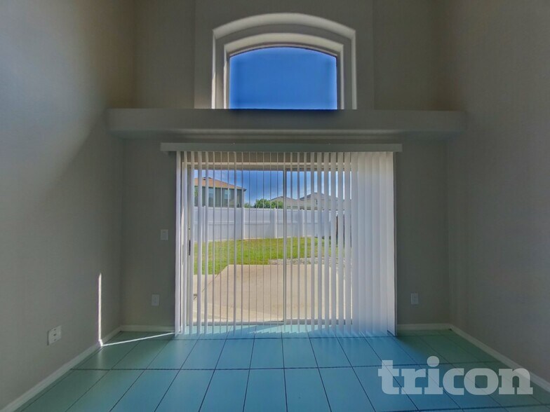 Building Photo - 3257 Brewster Dr