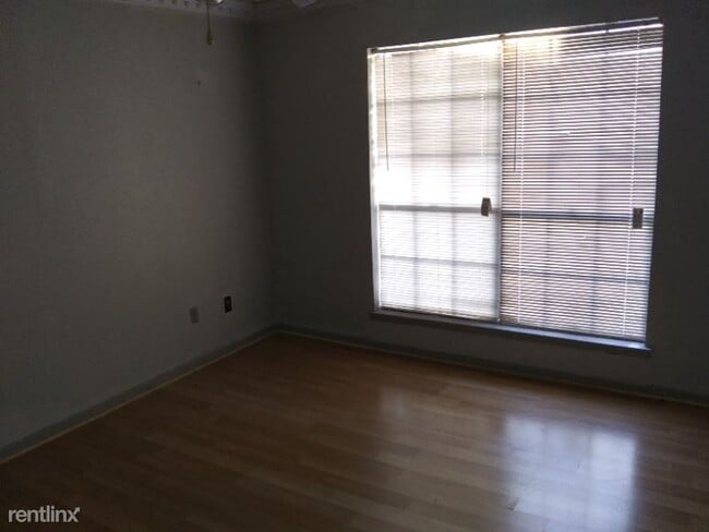 Building Photo - 8901 S Braeswood Blvd