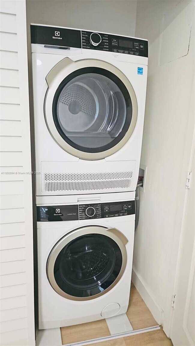 Building Photo - 1550 Drexel Ave